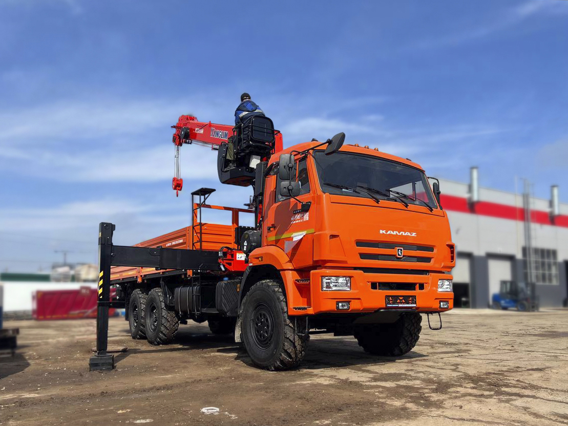Бортовой КАМАЗ 43118 с КМУ KANGLIM KS2056H (дв. Cummins, без сп/места)